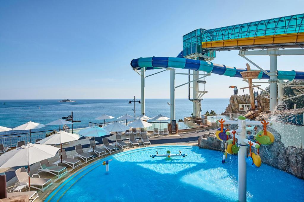 Bazén v ubytování Lotte Resort Sokcho nebo v jeho okolí