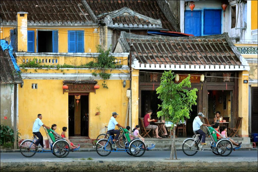 Jízda na kole v ubytování Uptown Hoi An Hotel & Spa nebo okolí