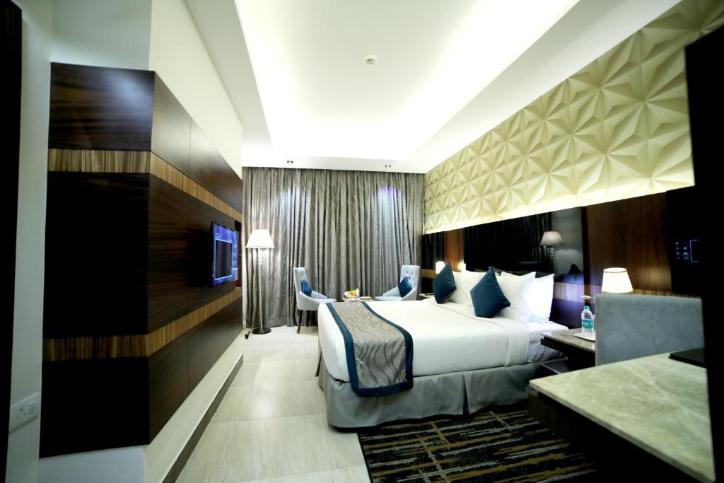 Rg Royal Hotel tesisinde bir odada yatak veya yataklar