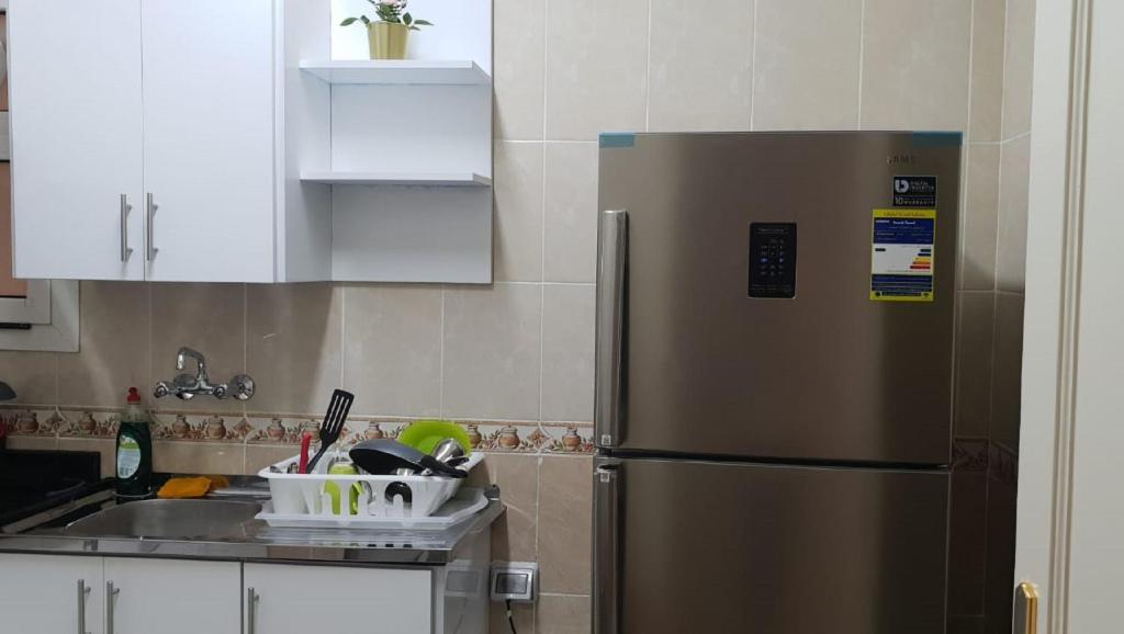 Dapur atau dapur kecil di Hayat Al-Rehab Apartment