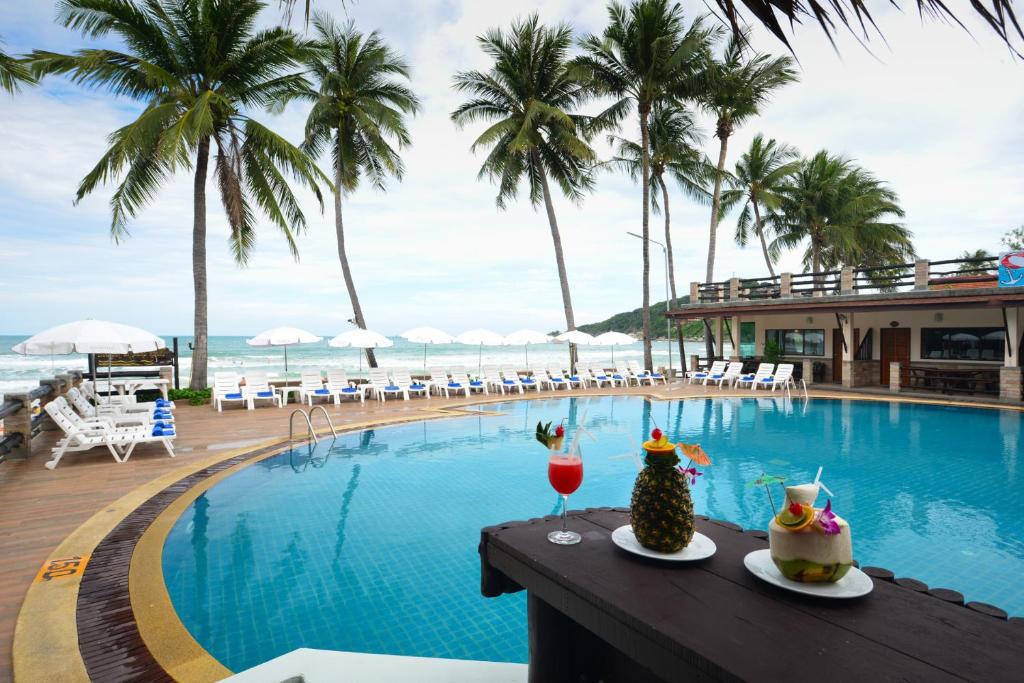 Peldbaseins naktsmītnē Phangan Bayshore Resort Koh Phangan vai tās tuvumā