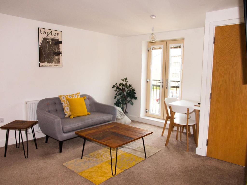 A seating area at Impressive Urban Townhouse - Leeds City Centre
