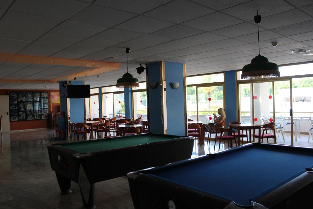 Biliardový stôl v ubytovaní Hotel Esplendid