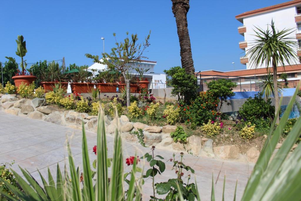 Vonkajšia záhrada v ubytovaní Hotel Esplendid