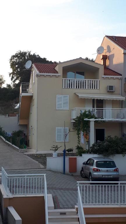 Budova, v ktorej sa apartmán nachádza
