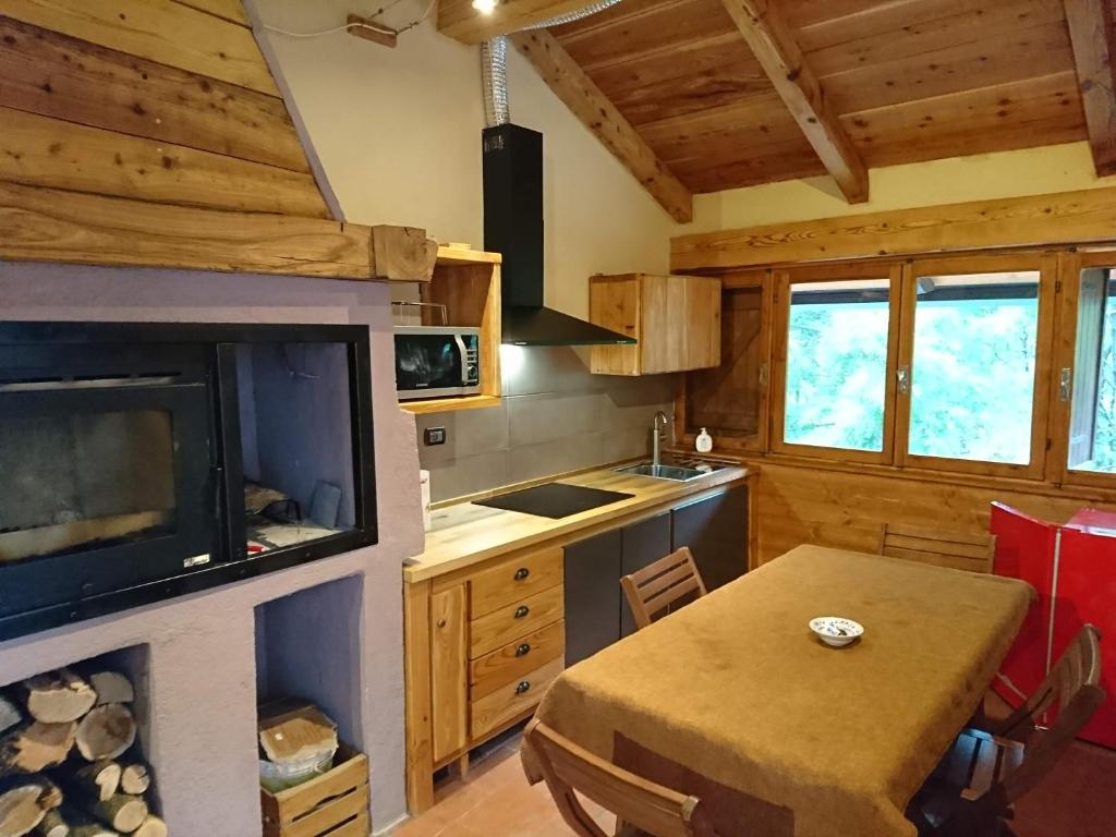 Kuchyň nebo kuchyňský kout v ubytování Chalet Morier