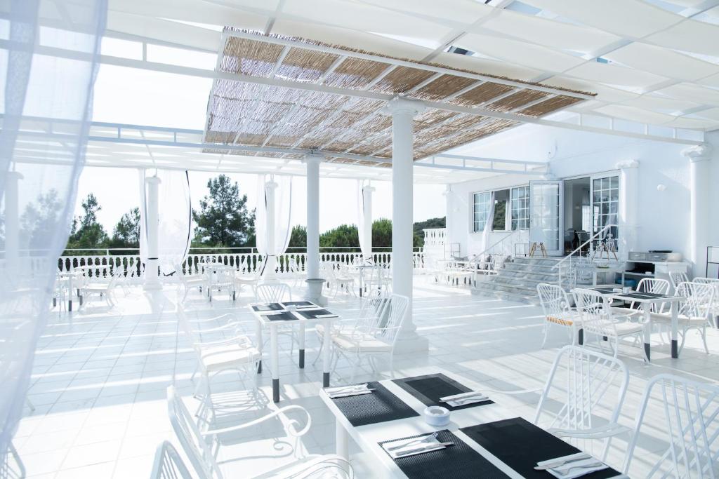Restaurace v ubytování Bianco Olympico Beach Resort-All Inclusive