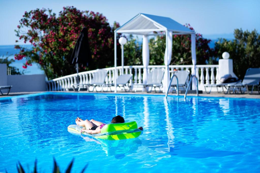 Bazén v ubytování Bianco Olympico Beach Resort-All Inclusive nebo v jeho okolí