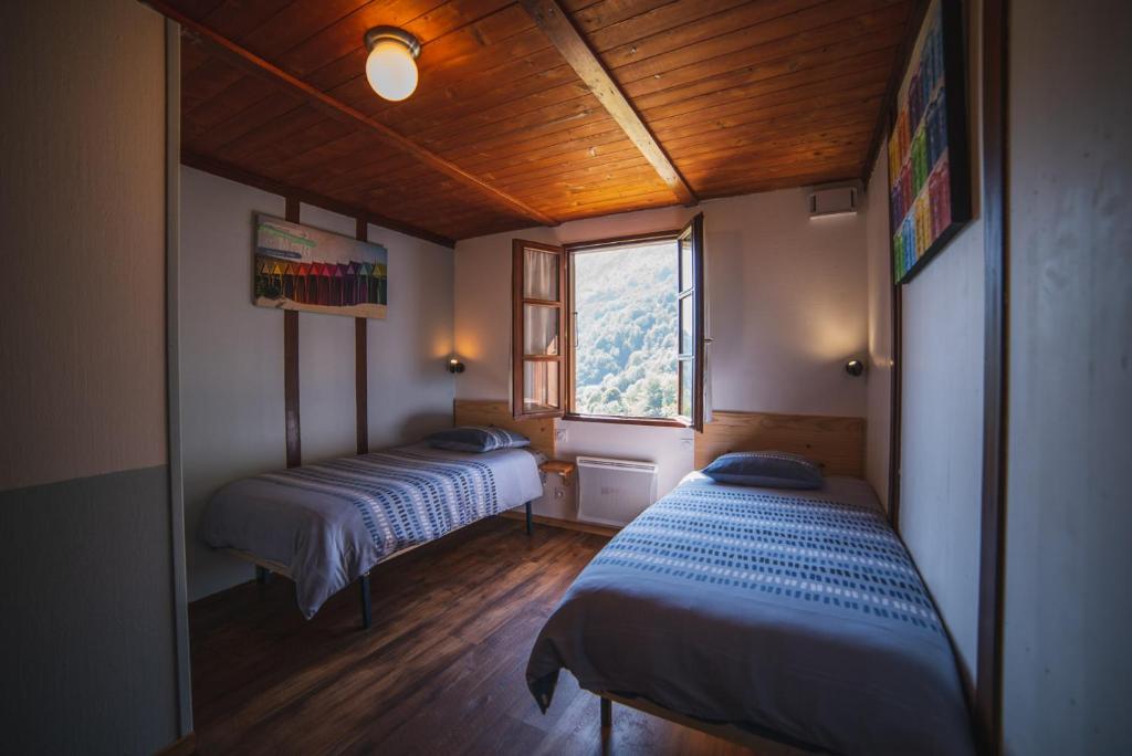 Postel nebo postele na pokoji v ubytování Camping La Ribere