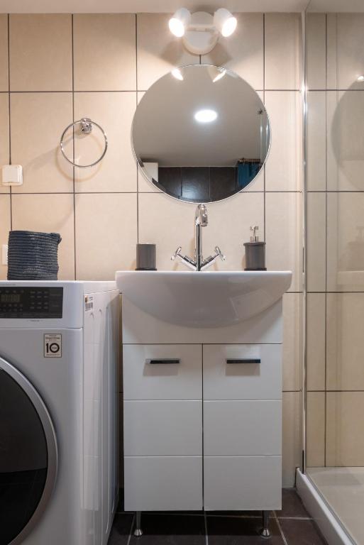 Athens Downtown Loft - 14