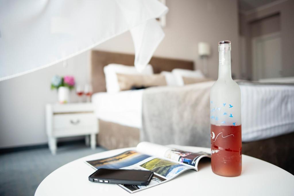 New Era Hotel Old Town Party Zone Bucharest- parking with fee nearby - NOT at the hotel ! - Resim 27