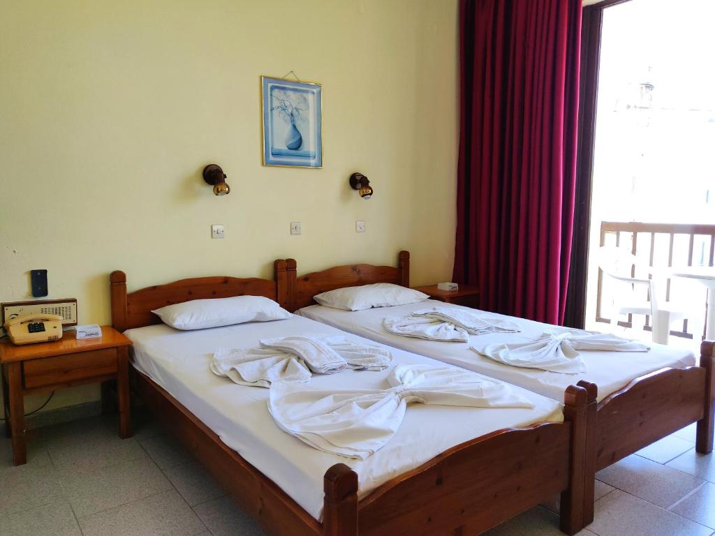 Postel nebo postele na pokoji v ubytování Titania Hotel Karpathos
