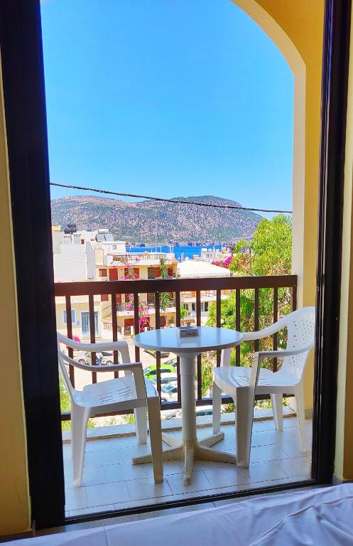 Balkón nebo terasa v ubytování Titania Hotel Karpathos