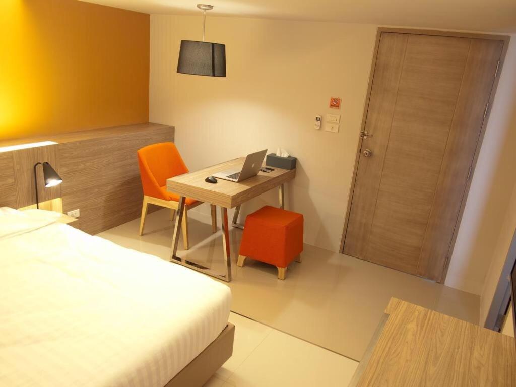 TV a/nebo společenská místnost v ubytování ABIZZ Hotel Lampang Airport