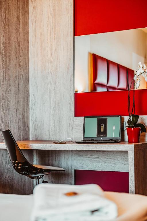 a desk with a laptop computer on top of it at Jazz Hotel in Olbia