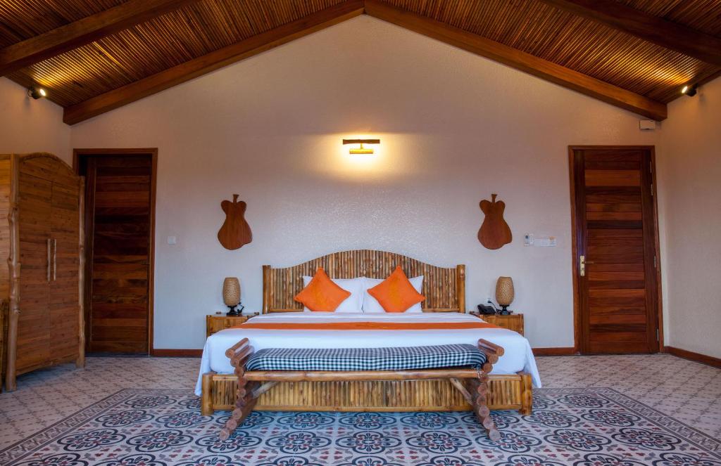 Postel nebo postele na pokoji v ubytování Can Tho Ecolodge