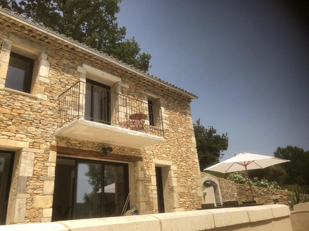 Το κτήριο όπου στεγάζεται  η παραθεριστική κατοικία