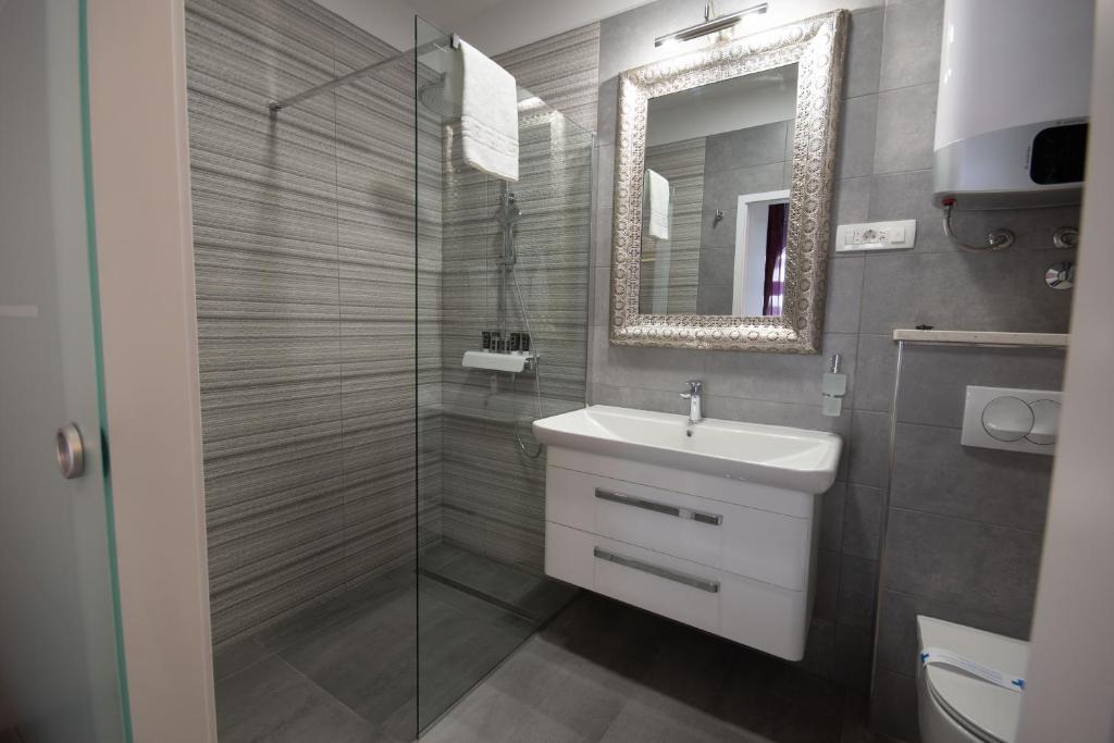 Center Luxury Rooms 1 - 12