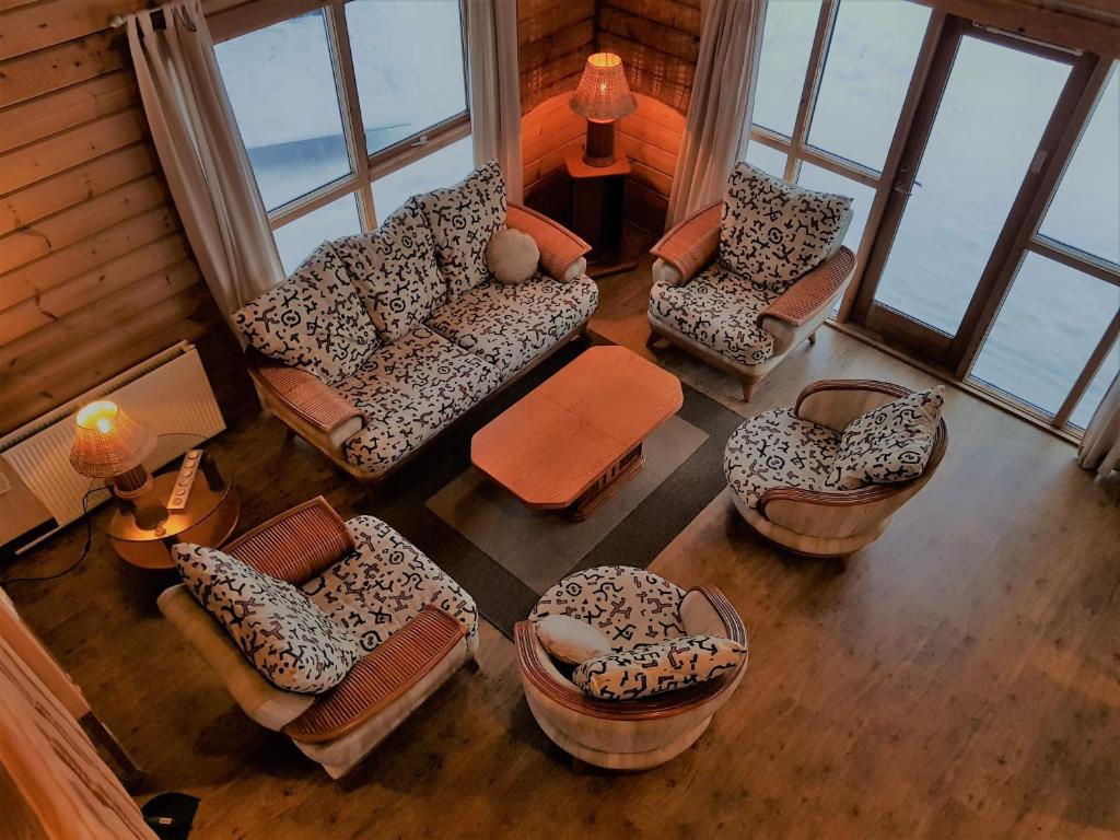 Posezení v ubytování Geysir - Modern Log Cabin