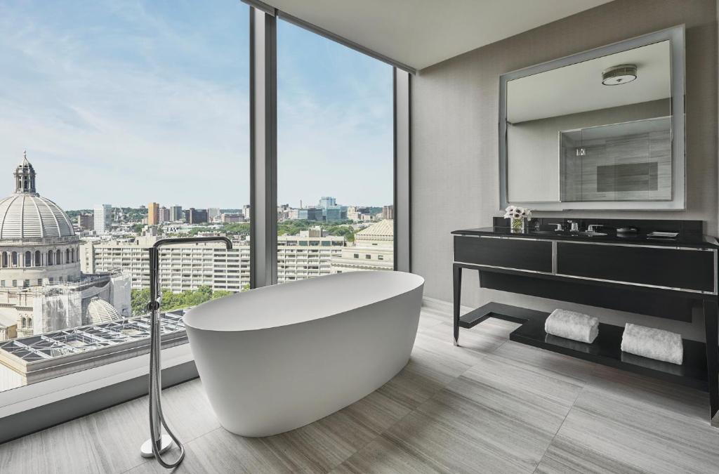 Four Seasons Hotel One Dalton Street, Boston - 