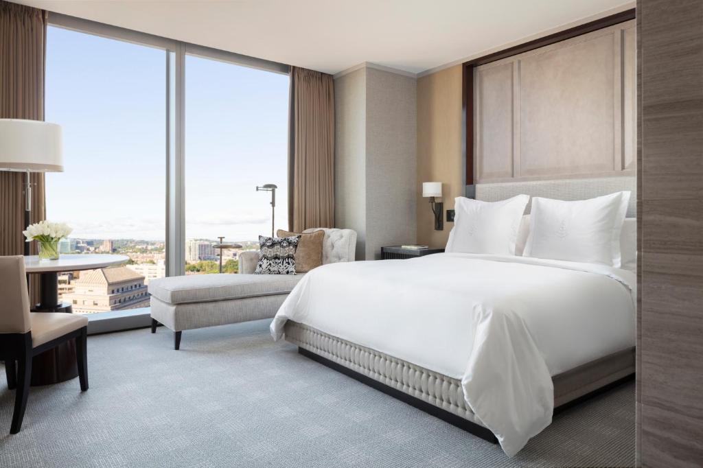 Four Seasons Hotel One Dalton Street, Boston photo
