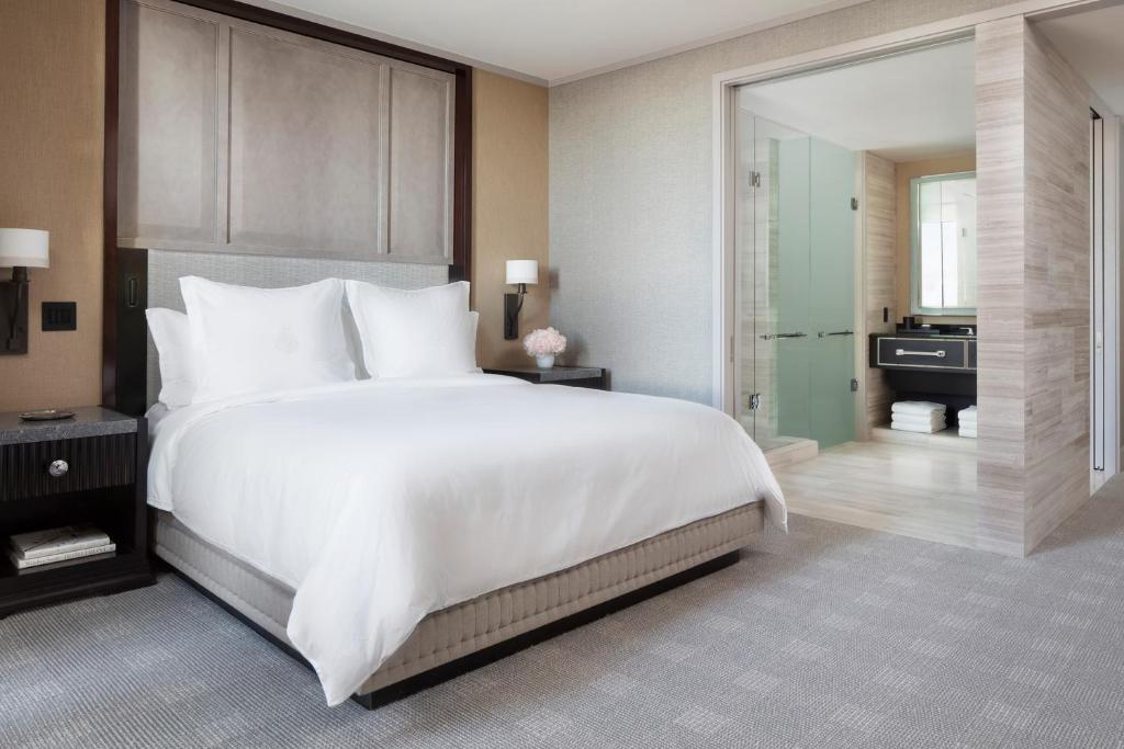Four Seasons Hotel One Dalton Street, Boston photo