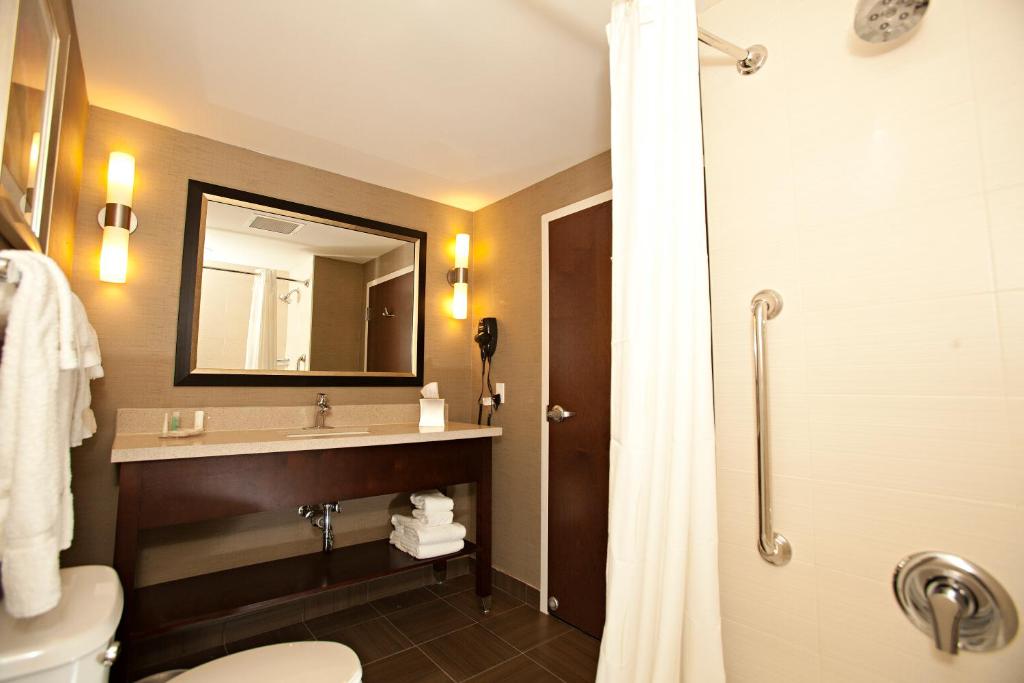 Comfort Suites Miami Airport North - 