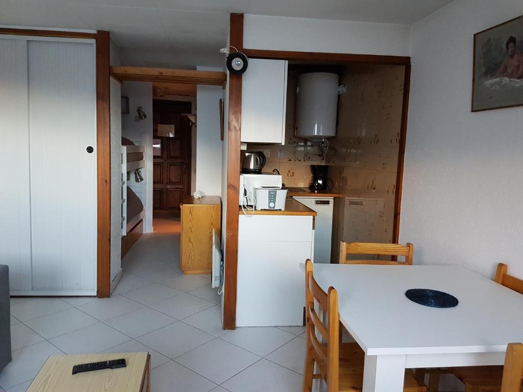Kuchyň nebo kuchyňský kout v ubytování Apartamentos Grifovacances Canigou
