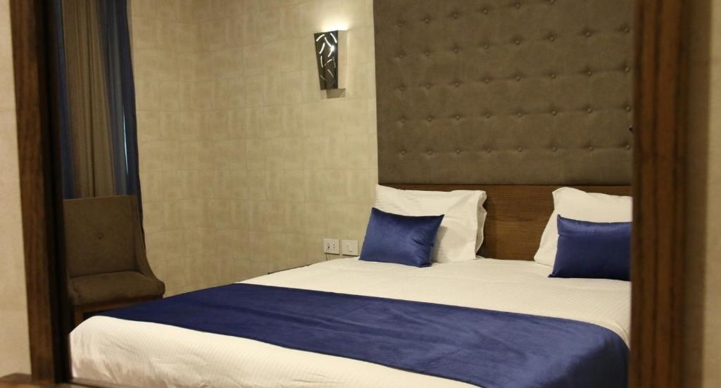 Postel nebo postele na pokoji v ubytování Eden Hotel
