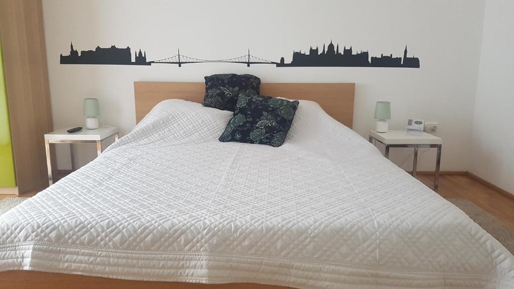 Легло или легла в стая в Mintage Apartment /Former Mirage Apartment