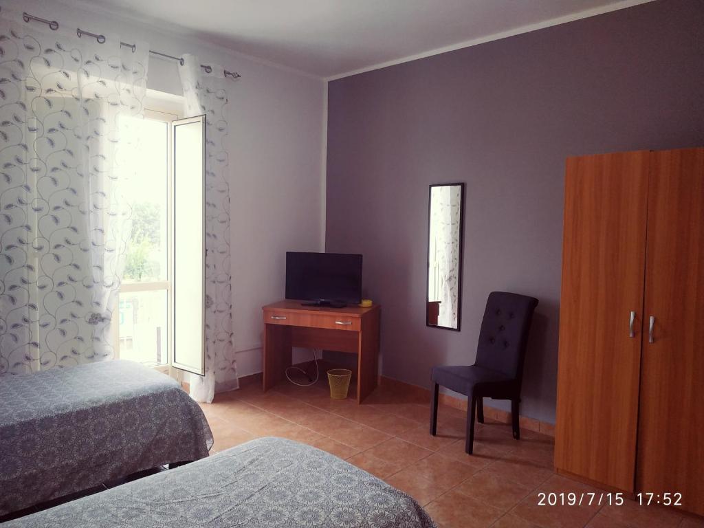 A television and/or entertainment centre at Santa e Maria Affittacamere