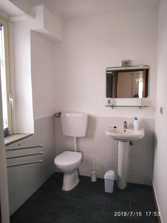 A bathroom at Santa e Maria Affittacamere