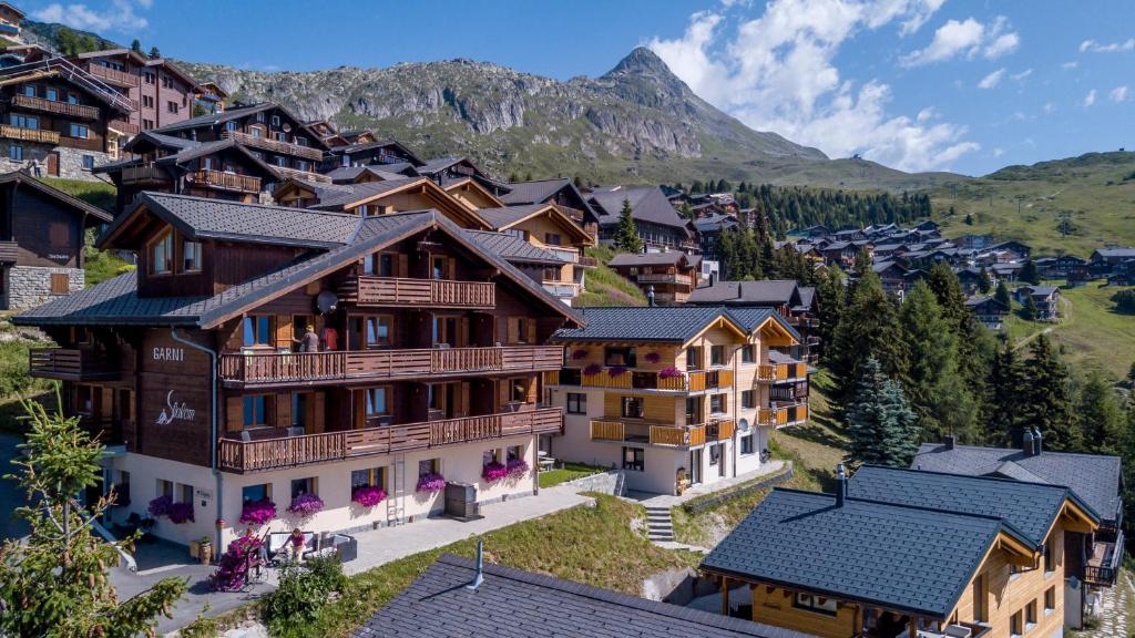 Nespecifikovaný výhled na hory nebo výhled na hory při pohledu z hotelu
