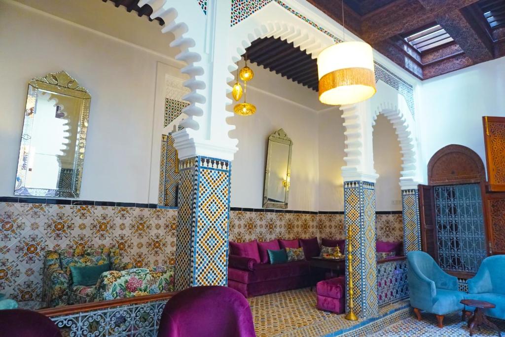 a lobby with colorful furniture and a mirror at Dar Fama in Tétouan