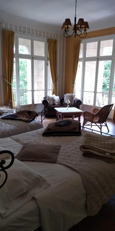 Postel nebo postele na pokoji v ubytování Chambres d'Hôtes-Château Constant