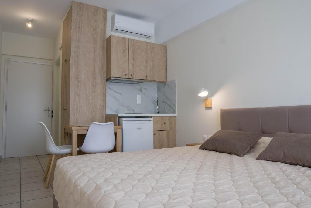 Postel nebo postele na pokoji v ubytování Pinelopi Hotel