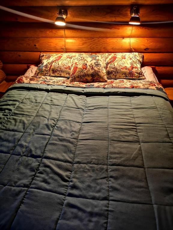 Кровать или кровати в номере Villa Omena at MESSILA ski & camping