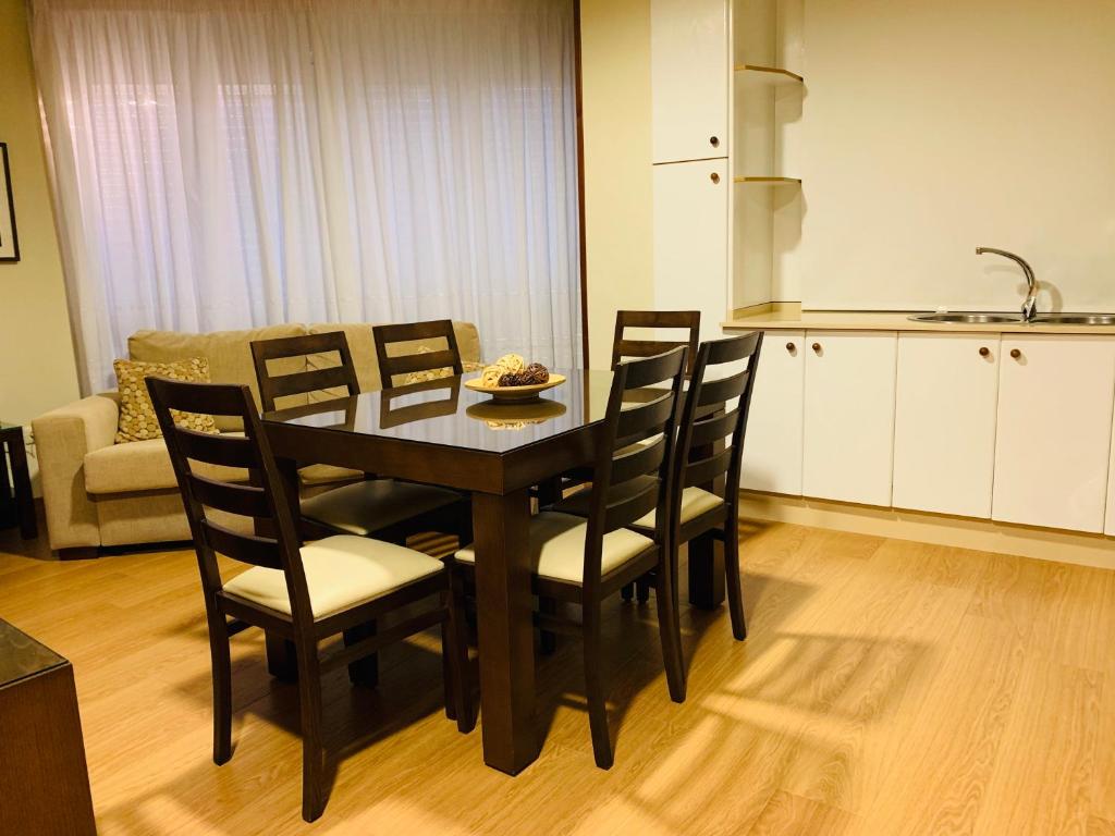 Kuchyňa alebo kuchynka v ubytovaní APARTAMENTO MOZART con GARAJE CERCA GRATUITO Portonovo Centro