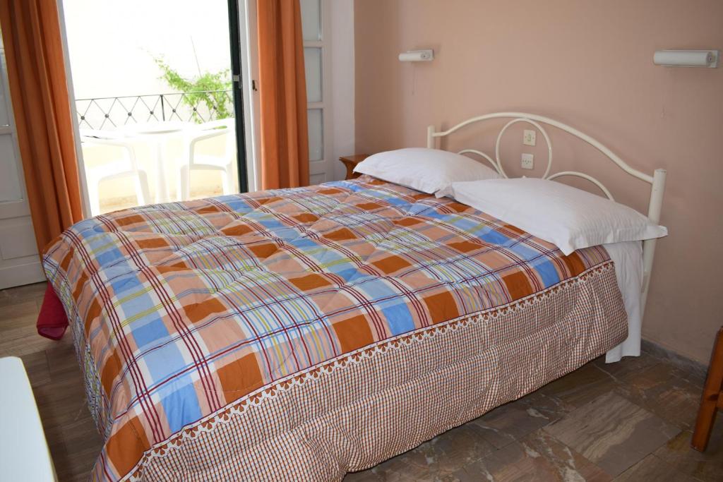 Postel nebo postele na pokoji v ubytování Rising Sun Apartments & Studios