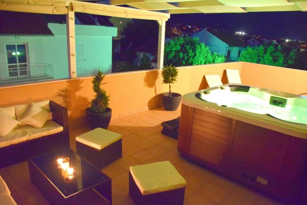 Fotografia z galérie ubytovania Luxury penthouse with jacuzzi in Orebić (Dalmatia) v destinácii Orebić