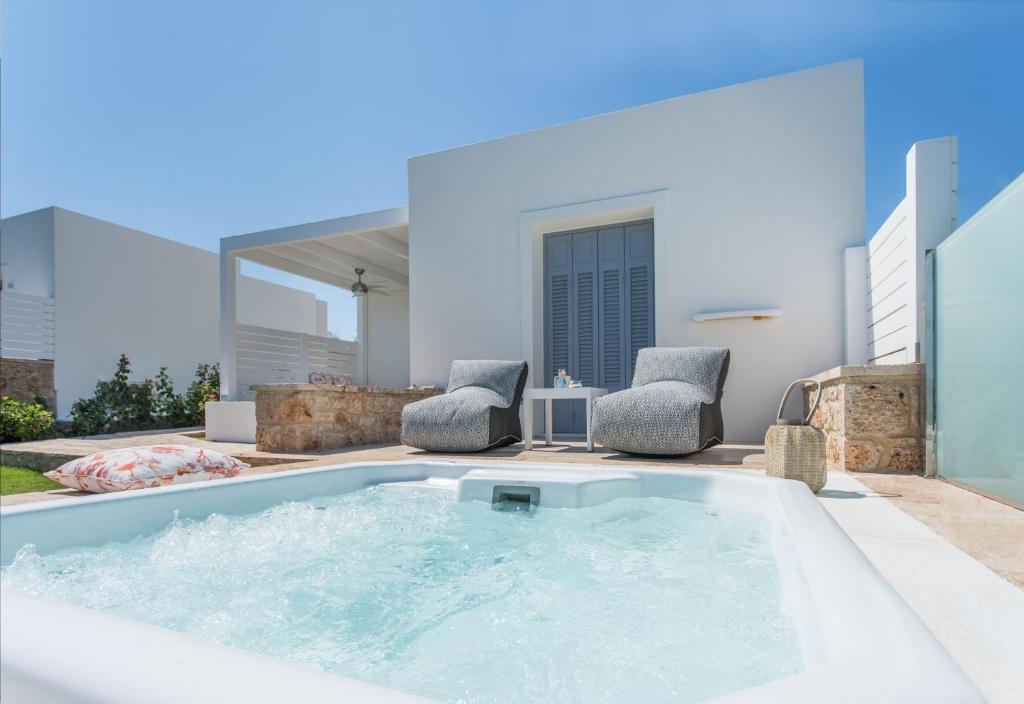Bazén v ubytování Mareggio Exclusive Residences & Suites nebo v jeho okolí