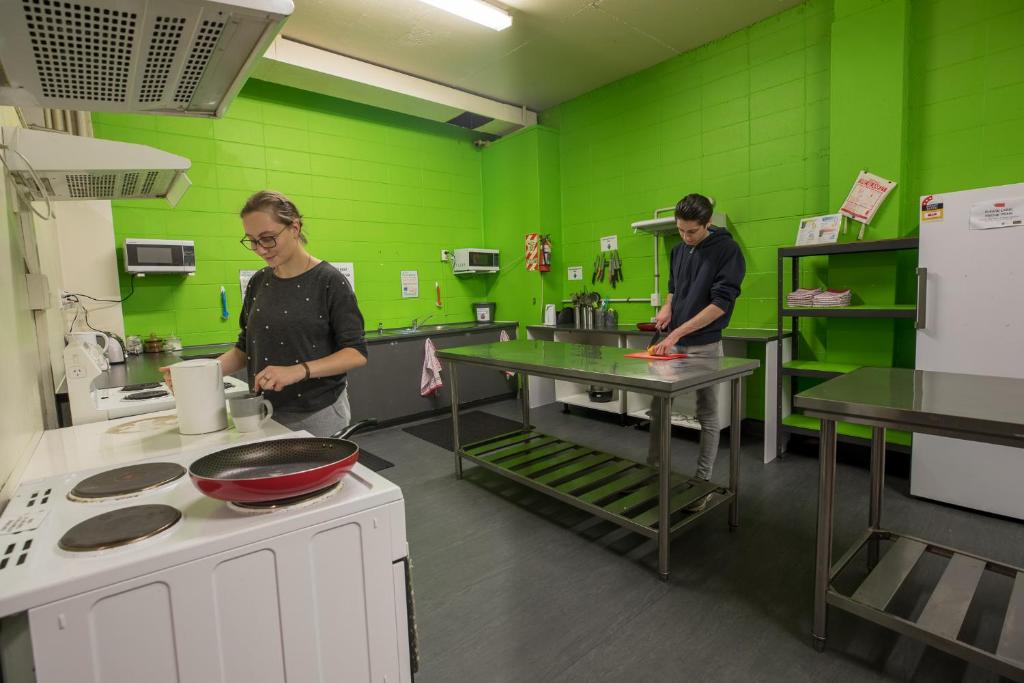 Rock Solid Backpackers Rotorua - Resim 5