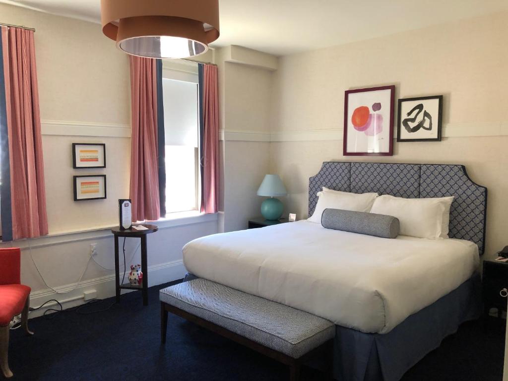 Hotel Triton - 