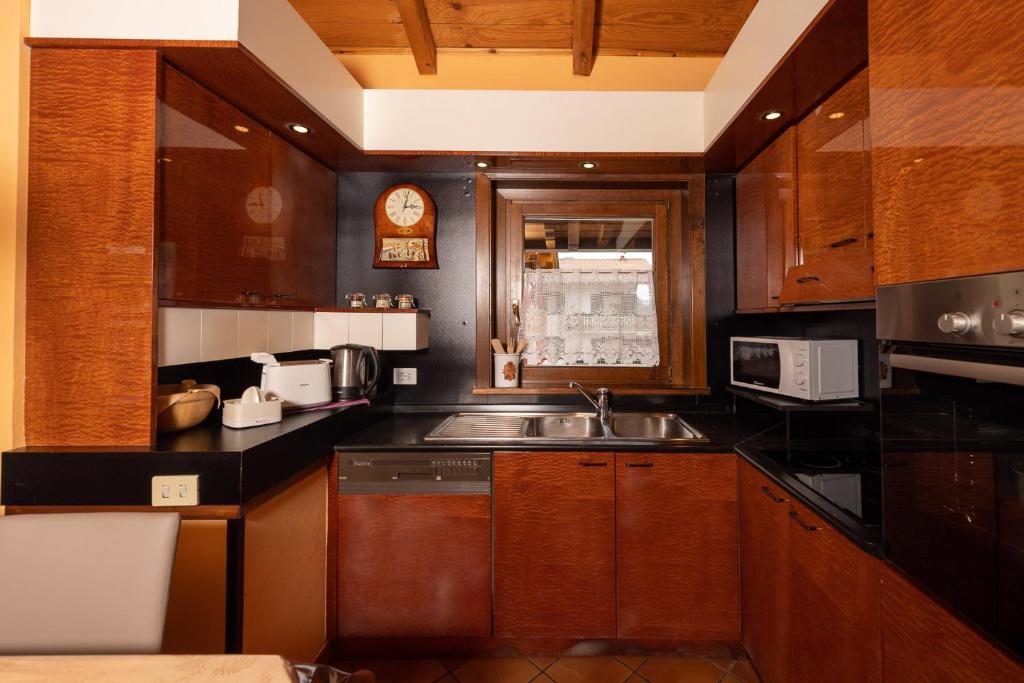 Kuchnia lub aneks kuchenny w obiekcie Chalet Rin Star