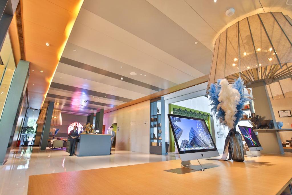 TV a/nebo společenská místnost v ubytování Shanghai Pagoda INNO Hotel