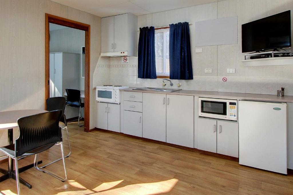 Kuchyň nebo kuchyňský kout v ubytování Gawler Caravan Park