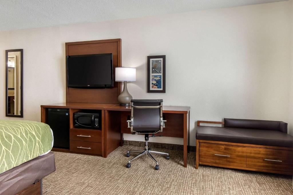 Comfort Inn - King Room - Accessible/Non-Smoking