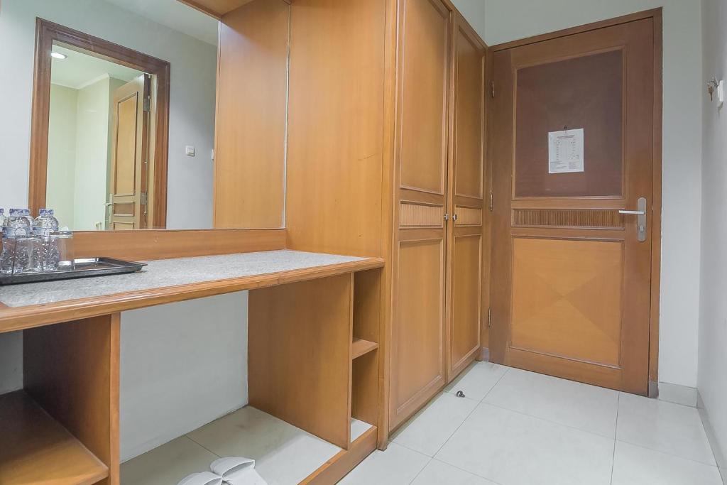 Hotel Yehezkiel Surapati Mitra RedDoorz - Sala De Luxo