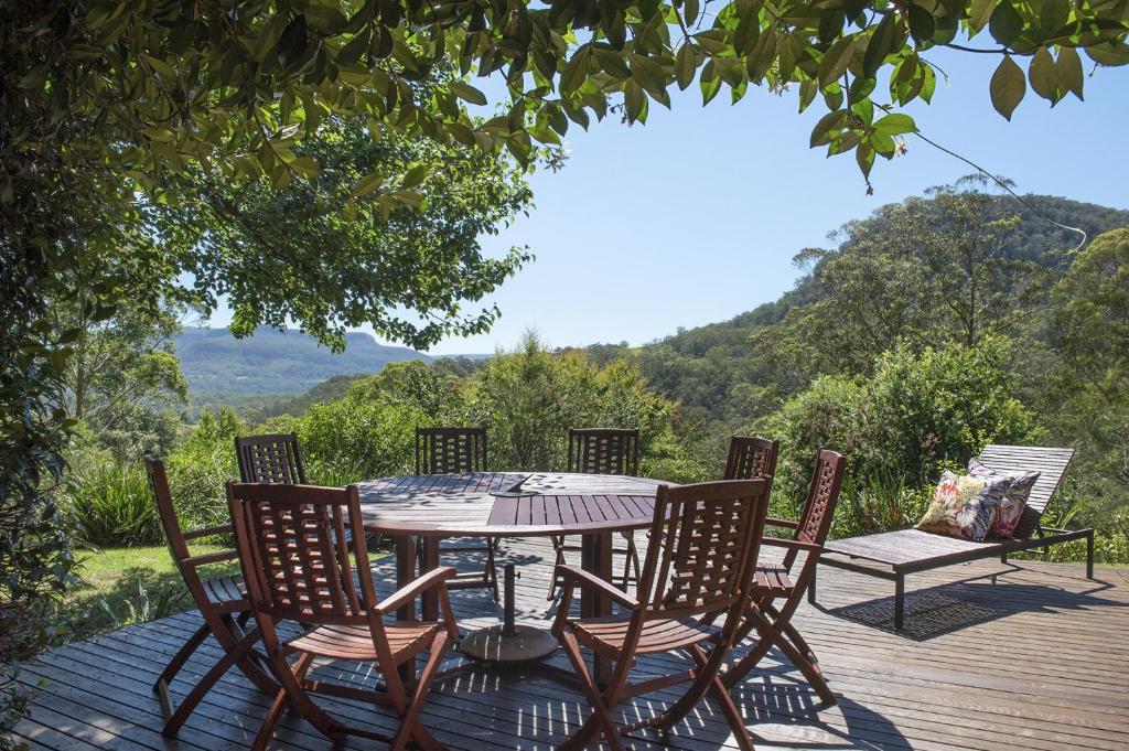 A restaurant or other place to eat at Taliesin - Beautiful 4 bedroom home with amazing views!
