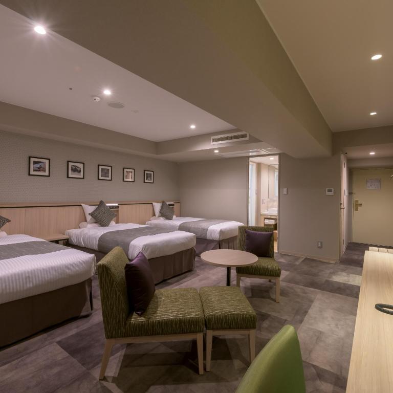 Postel nebo postele na pokoji v ubytování Nara Royal Hotel